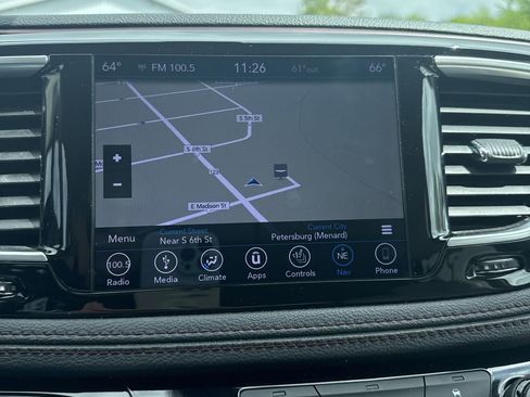 Used 2018 Chrysler Pacifica Limited w/ Tire & Wheel Group FWD image 19