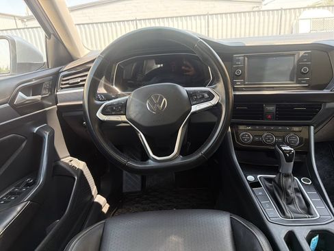 Used 2023 Volkswagen Jetta SE FWD image 15