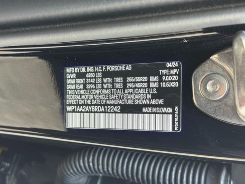 Used 2024 Porsche Cayenne AWD/4WD image 52