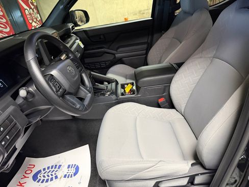 Used 2025 Toyota Tacoma SR5 image 34