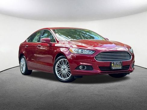 Used 2016 Ford Fusion SE w/ Equipment Group 202A FWD image 2