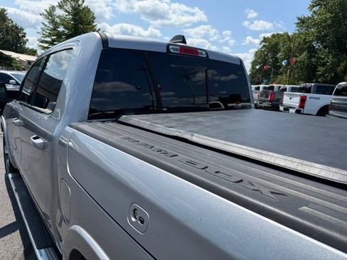 Used 2019 RAM 1500 Laramie AWD/4WD image 15
