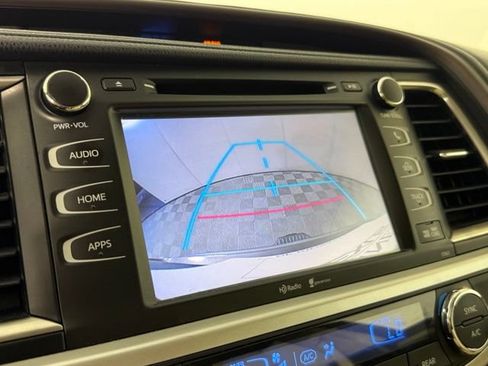 Used 2014 Toyota Highlander XLE FWD image 19
