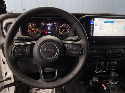 Certified 2024 Jeep Gladiator Sport image 18