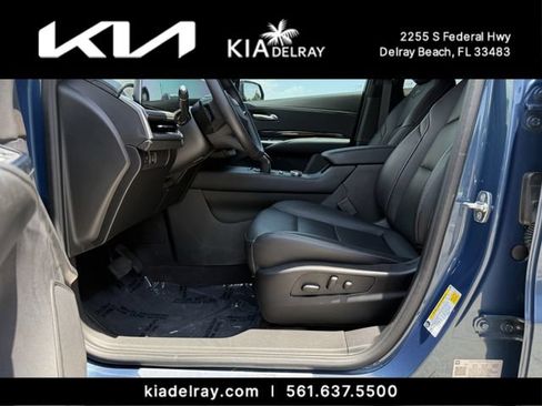 Used 2024 Cadillac XT4 Luxury w/ Cold Weather Package FWD image 18