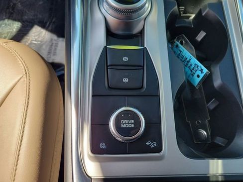 Used 2022 Ford Explorer XLT w/ Equipment Group 202A AWD/4WD image 22