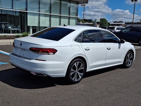 Used 2021 Volkswagen Passat 2.0T SE FWD image 6