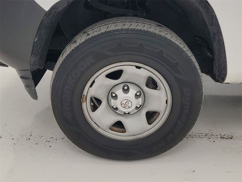 Used 2019 Toyota Tacoma SR image 8