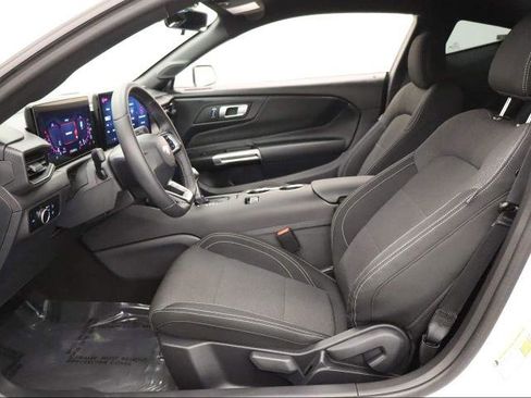 Used 2025 Ford Mustang Coupe image 4