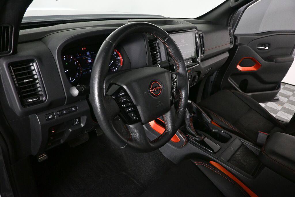 Used 2022 Nissan Frontier Pro-X RWD image 6