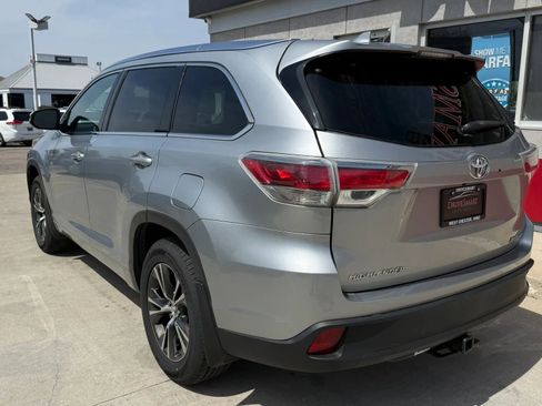 Used 2016 Toyota Highlander XLE image 4