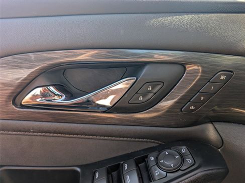 Used 2023 Chevrolet Traverse High Country image 29