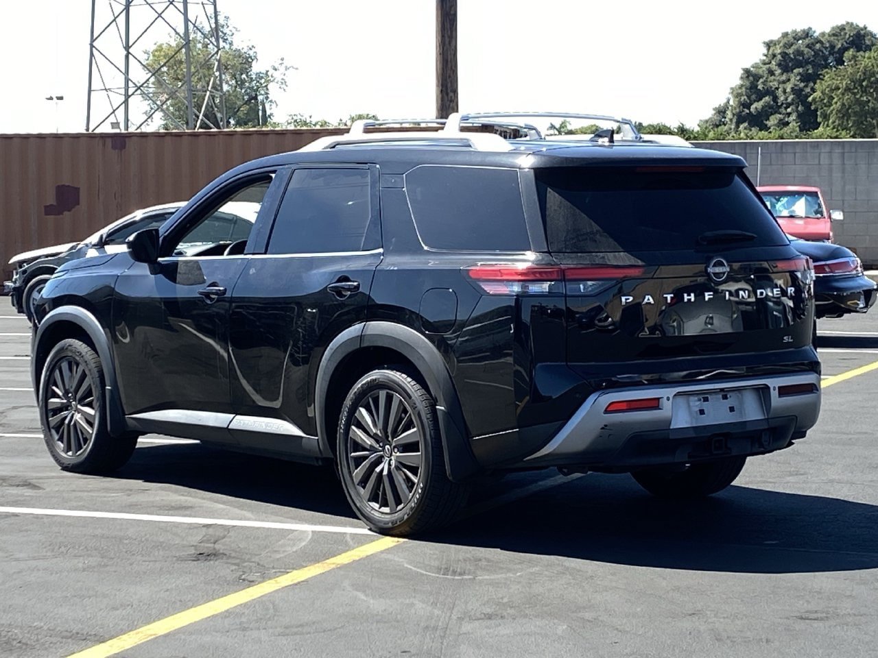 Used 2022 Nissan Pathfinder SL w/ SL Premium Package FWD image 4