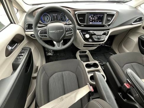 Used 2024 Chrysler Voyager LX FWD image 10