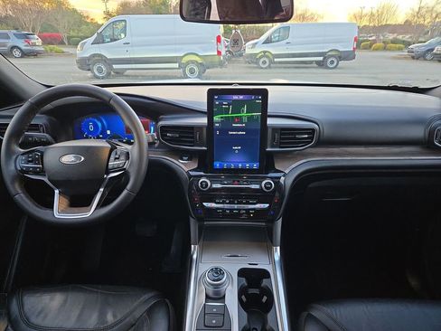 Used 2022 Ford Explorer Platinum w/ Equipment Group 601A image 14