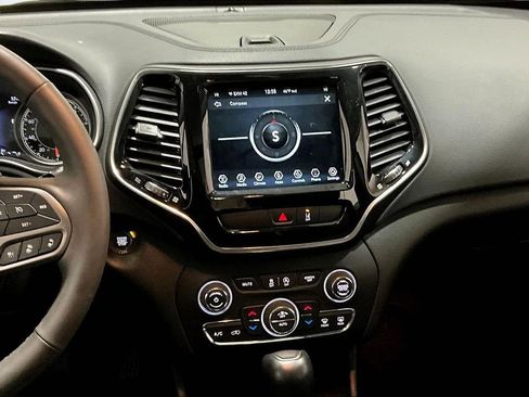 Used 2022 Jeep Cherokee Limited image 9