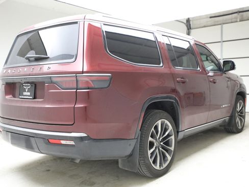 Used 2025 Jeep Wagoneer Series III w/ Premium Group I AWD/4WD image 4