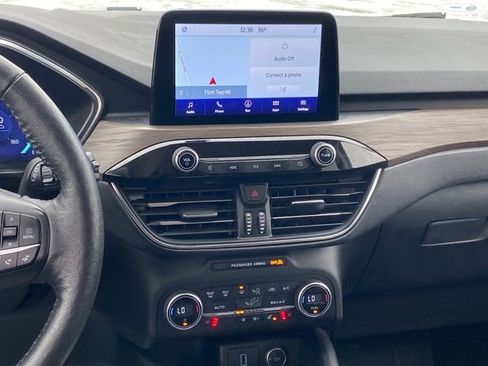 Used 2020 Ford Escape Titanium image 9