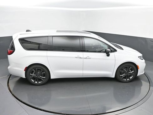 New 2026 Chrysler Pacifica Select image 43