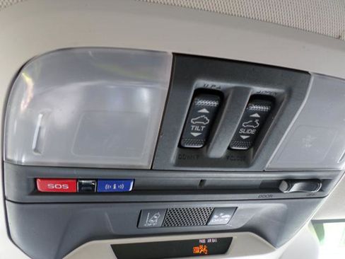 Used 2017 Subaru Impreza 2.0i Premium image 16