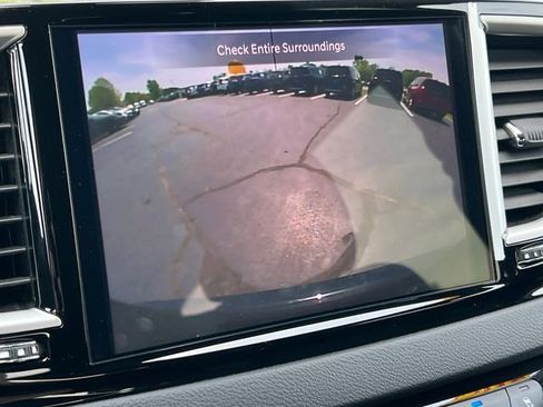 Used 2025 Chrysler Pacifica Select FWD image 24