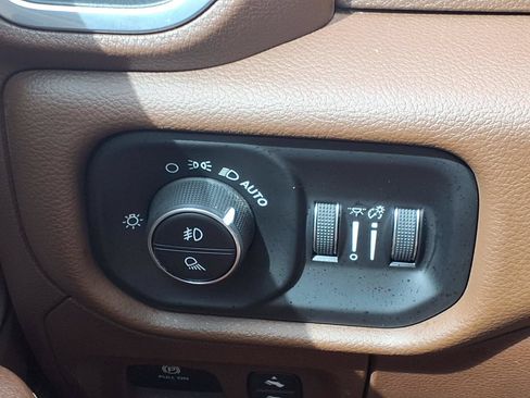 Used 2021 RAM 1500 Laramie RWD image 17