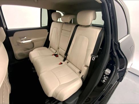 Used 2026 Mercedes-Benz GLB 250 image 6