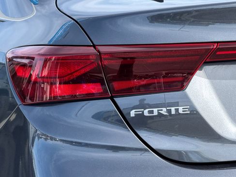 Used 2022 Kia Forte LXS FWD image 12