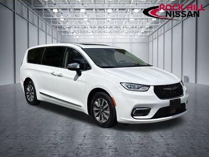 Used 2023 Chrysler Pacifica Limited