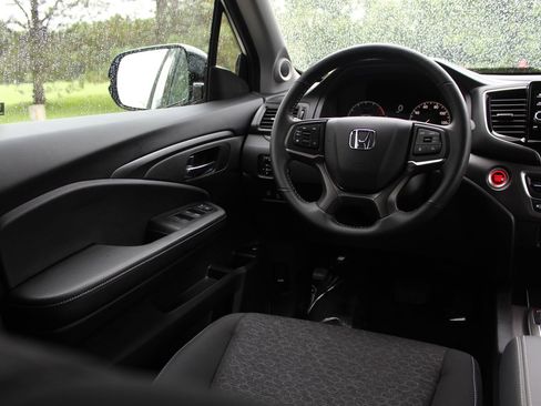 Used 2024 Honda Ridgeline Sport image 10