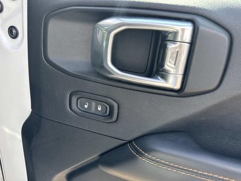 Used 2025 Jeep Wrangler Unlimited Sahara AWD/4WD image 20