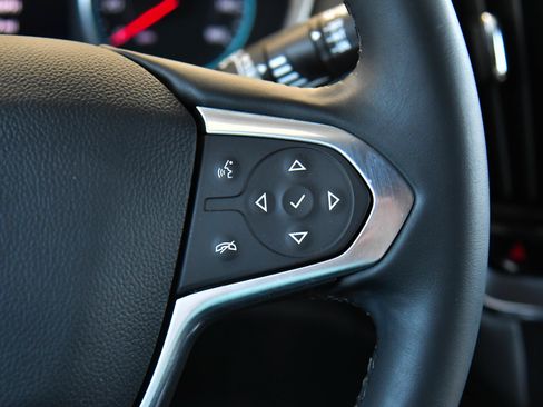 Used 2023 Chevrolet Traverse LT FWD image 34