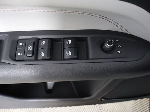 Used 2025 Jeep Compass Limited AWD/4WD image 32