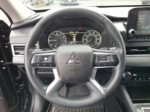 Used 2023 Mitsubishi Outlander ES image 19