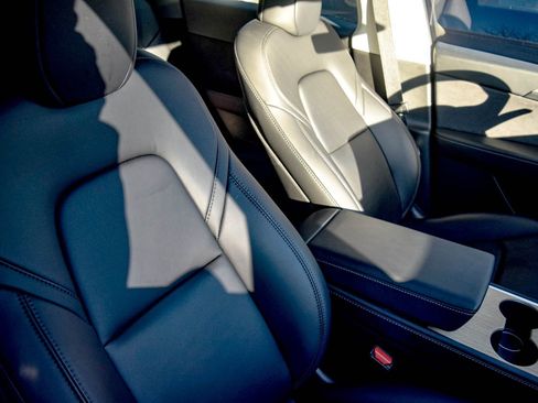 Used 2023 Tesla Model Y Long Range image 5