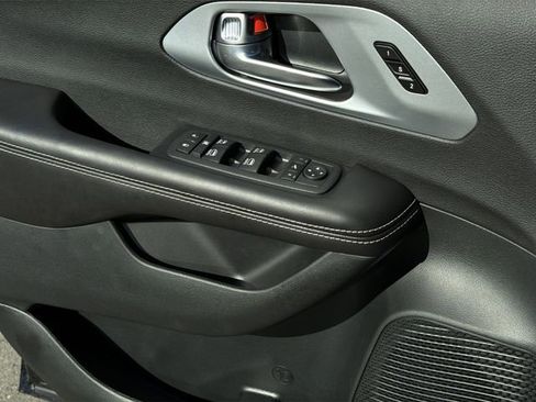 New 2026 Chrysler Pacifica Limited image 28