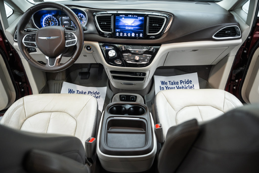 Used 2017 Chrysler Pacifica Touring-L FWD image 20