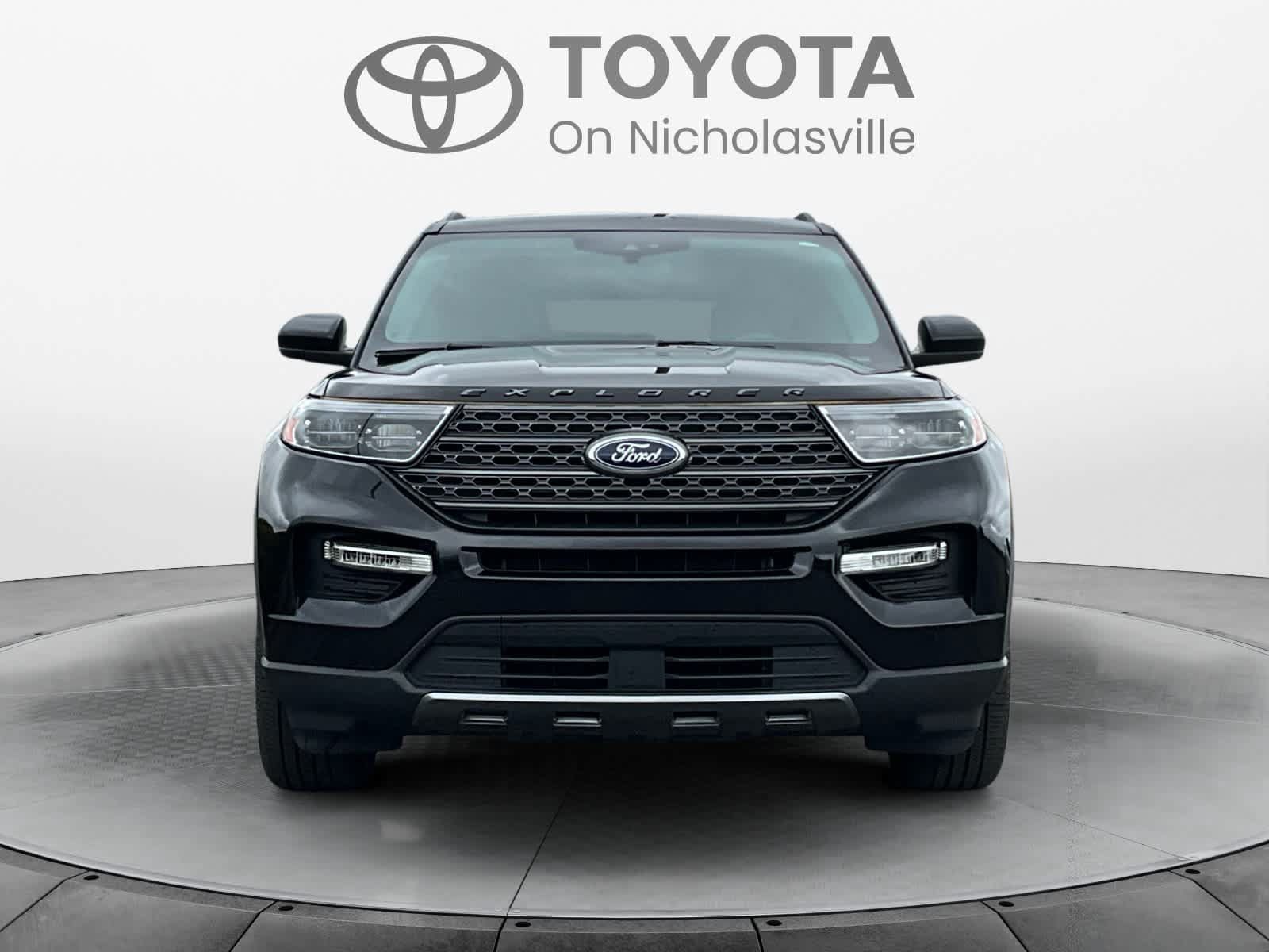 Used 2022 Ford Explorer XLT w/ Equipment Group 202A AWD/4WD image 8