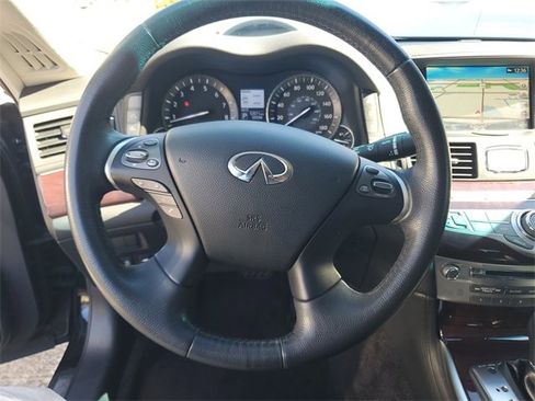 Used 2019 INFINITI Q70 Luxe image 23