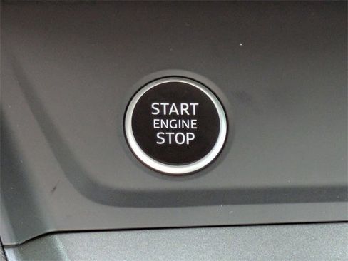 Used 2025 Audi Q3 2.0T Premium image 28