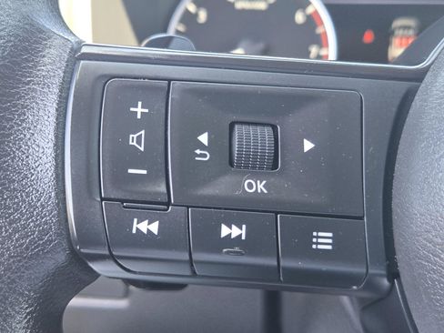 Used 2024 Nissan Rogue S AWD/4WD image 16