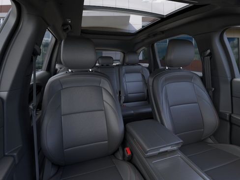Used 2025 Lincoln Nautilus Premier w/ Equipment Group 102A AWD/4WD image 10