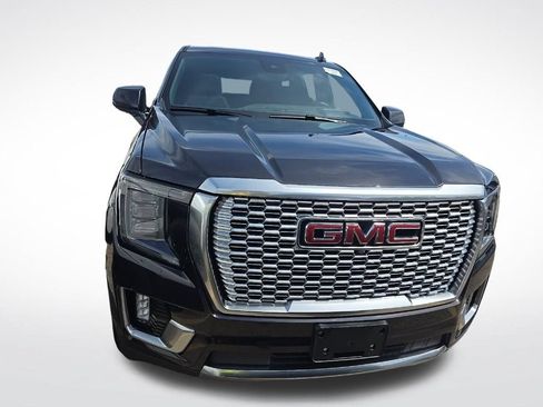 Used 2024 GMC Yukon Denali w/ Advanced Technology Package AWD/4WD image 2