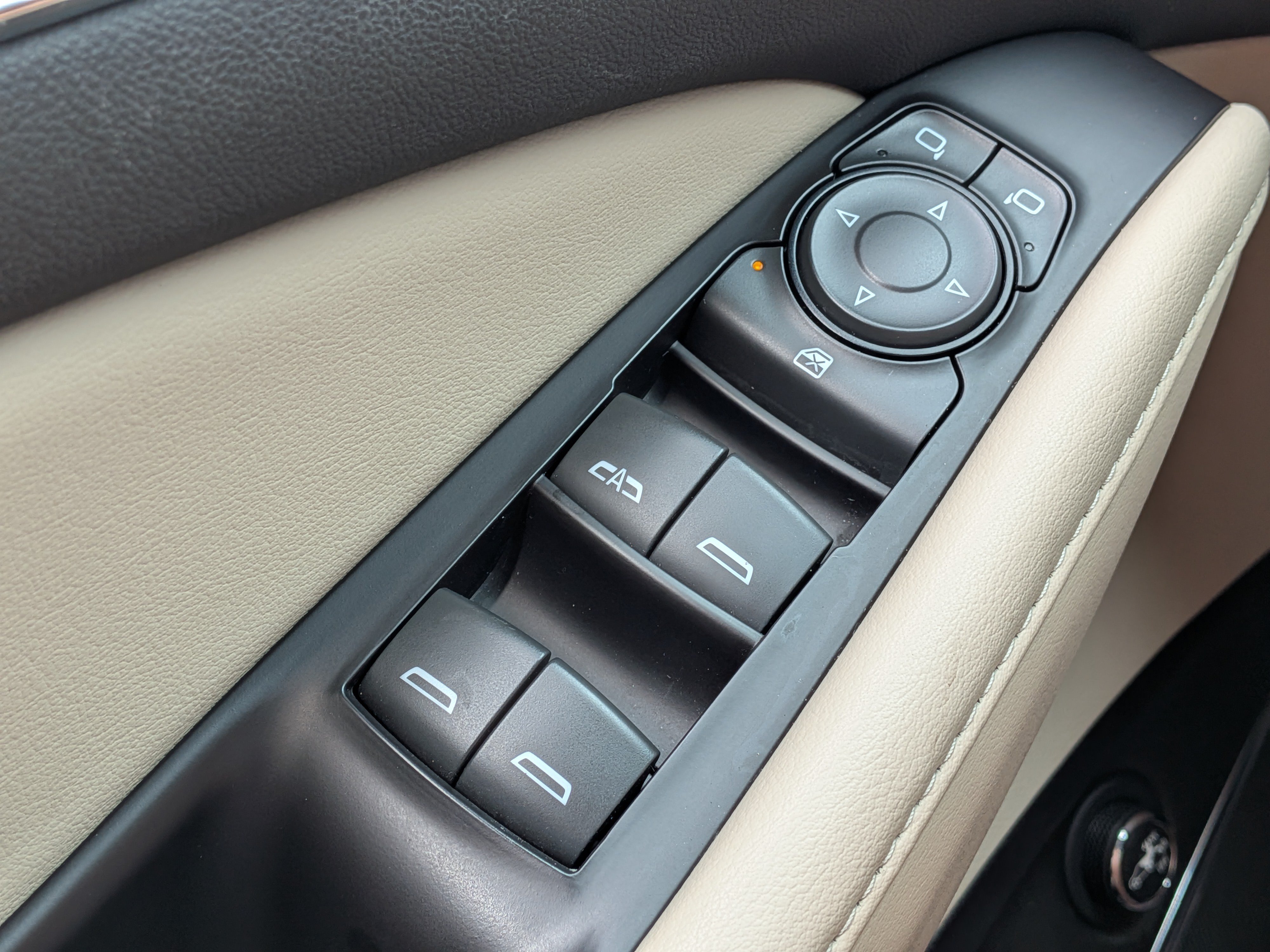 Used 2019 Buick Enclave Essence FWD image 19