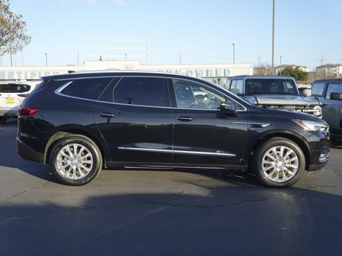 Used 2018 Buick Enclave Premium image 3
