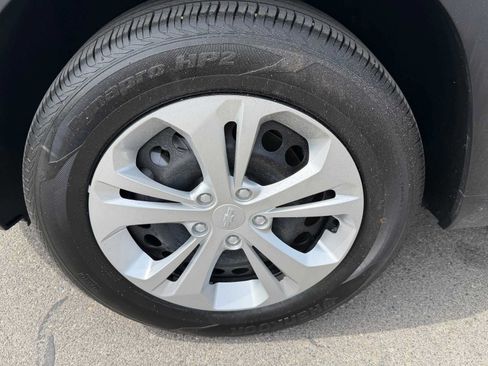 Used 2026 Chevrolet Trax LS FWD image 32