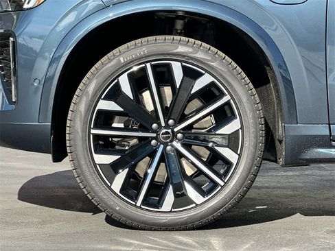 New 2026 Volvo XC90 T8 Plus w/ Protection Package Premier image 26