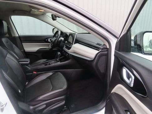 Used 2022 Jeep Compass Limited image 24