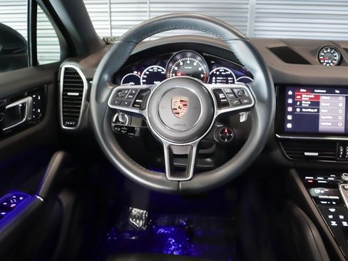 Used 2022 Porsche Cayenne Coupe image 13