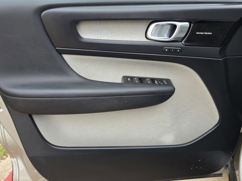 Used 2019 Volvo XC40 T5 Inscription image 27